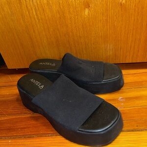 Tela Women's Sleek Black Platform Slides